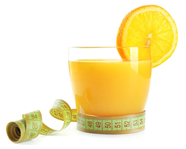 Cocktail dietético laranja com centímetro isolado em branco — Fotografia de Stock