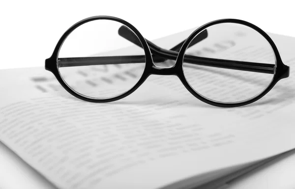 Glasses and newspapers — Stock Photo, Image