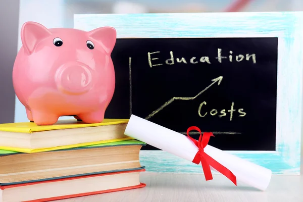 Concepto de costes educativos —  Fotos de Stock