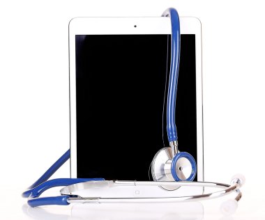 Beyaz izole tablet ve mavi stetoskop