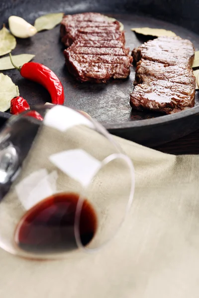 Steak in frying pan — Stock Photo, Image