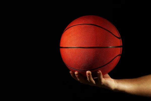 Jogador de basquete segurando bola — Fotografia de Stock