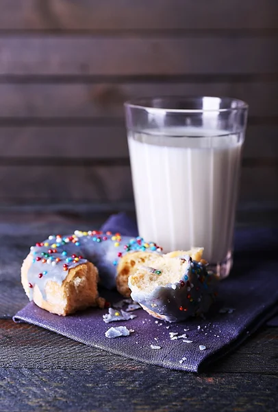 Donut with glass of milk — Stock Photo, Image