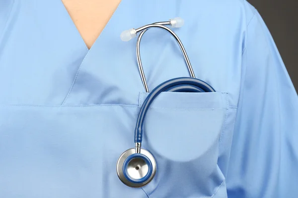 Doctor with stethoscope, close-up — Stock Photo, Image