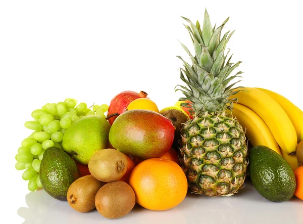 Sortimento de frutas exóticas isoladas em branco — Fotografia de Stock