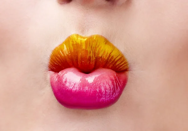Vackra kvinnliga läppar — Stockfoto