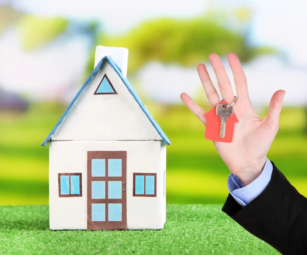 Key in hand and house model, Real estate concept — Stock Photo, Image