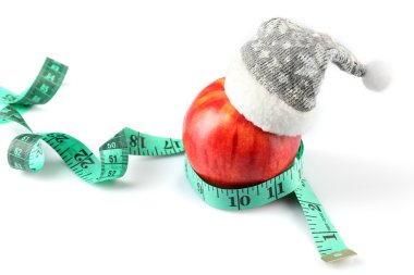 Ölçüm bandı ve apple ile üzerine beyaz izole Noel dekorasyon