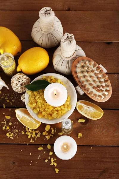 Wellness-Stillleben auf Holzplanken Hintergrund — Stockfoto