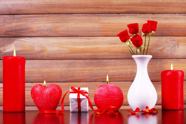 Candele accese per San Valentino, matrimoni, eventi che coinvolgono l'amore — Foto Stock