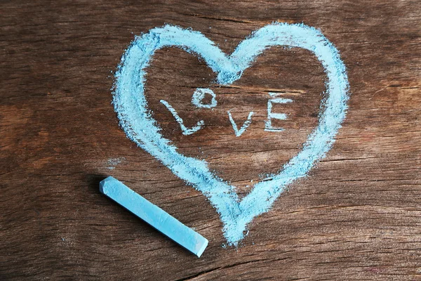 Heart drawn of chalk on wooden background close-up — Stock Photo, Image