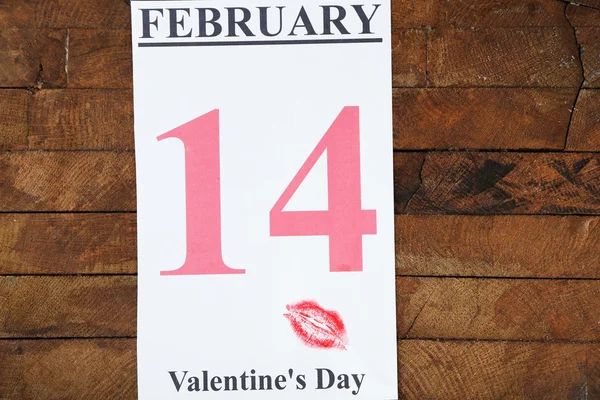 Sevgililer günü, 14 Şubat takvim ahşap arka plan üzerinde — Stok fotoğraf