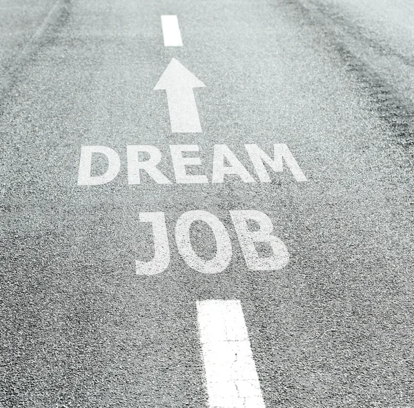 Texto Dream Job con marca de flecha en la superficie de la carretera — Foto de Stock