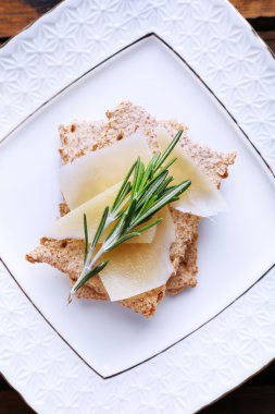 Crispbread Parmesan peyniri ile
