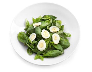 Yumurta ve fesleğen salata