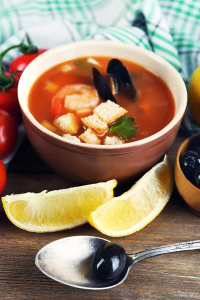 Soup with shrimps and mussels — Stock Photo, Image