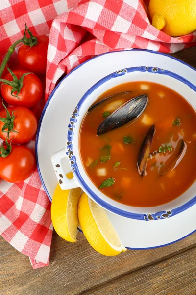 Tasty soup with mussels — Stock Photo, Image