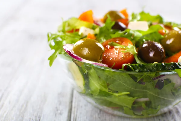 Greek salad in glass dish — Stock Photo, Image