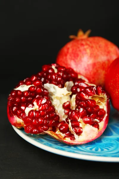 Juicy ripe pomegranates — Stock Photo, Image