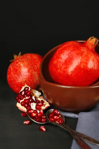 Juicy ripe pomegranates — Stock Photo, Image