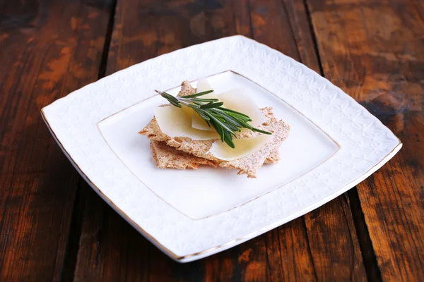 Pan crujiente con queso parmesano —  Fotos de Stock