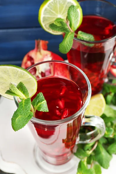 Granatäpple dryck i glas — Stockfoto