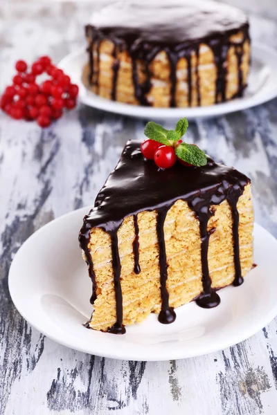 Ciasto czekoladowe na stole — Zdjęcie stockowe