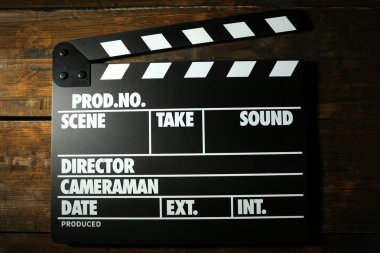 Tahta arka planda film alkışlaması