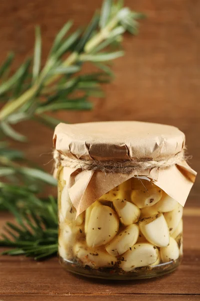 Canned garlic in glass jar — Stock Photo, Image