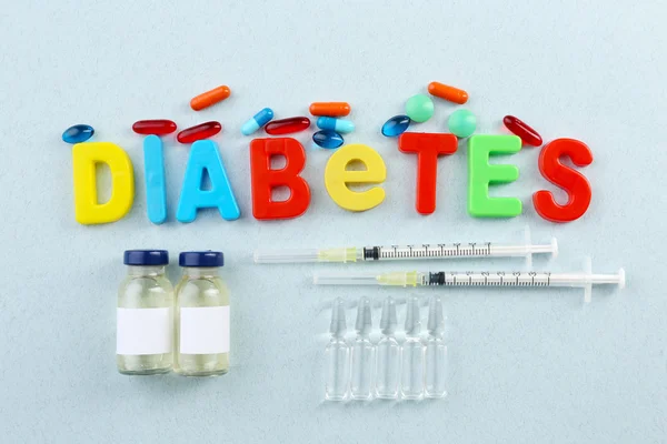 Medicamentos con palabra Diabetes sobre fondo claro —  Fotos de Stock