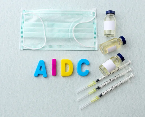 Leki z Aids słowo na jasnym tle — Zdjęcie stockowe