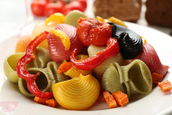 Pasta with pepper, carrot, tomatoes — Stock Photo, Image