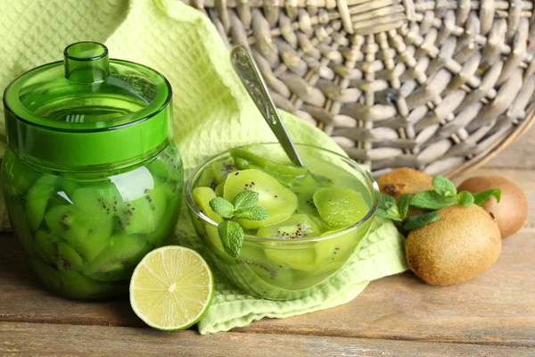 Kiwi jam i skål — Stockfoto