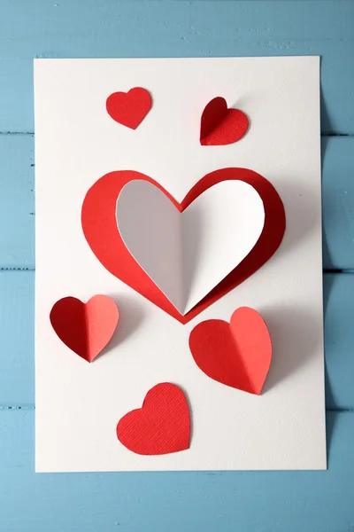 Tarjeta postal con corazones de papel —  Fotos de Stock