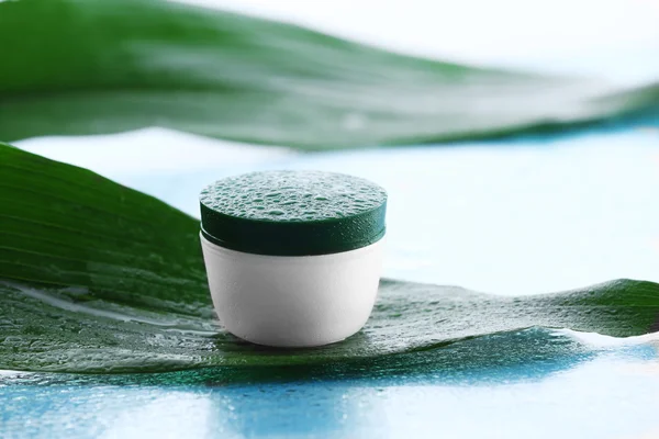 Cosmetic cream with water drops — Stock Photo, Image