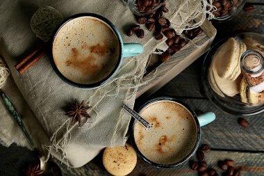 Masada lezzetli kapuçino