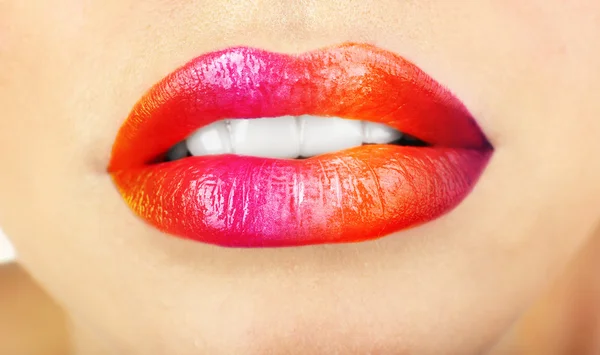Schöne weibliche Lippen, Nahaufnahme — Stockfoto