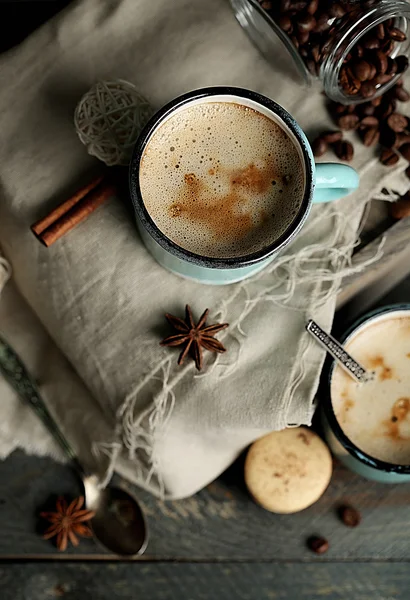 Cappuccino saboroso na mesa — Fotografia de Stock