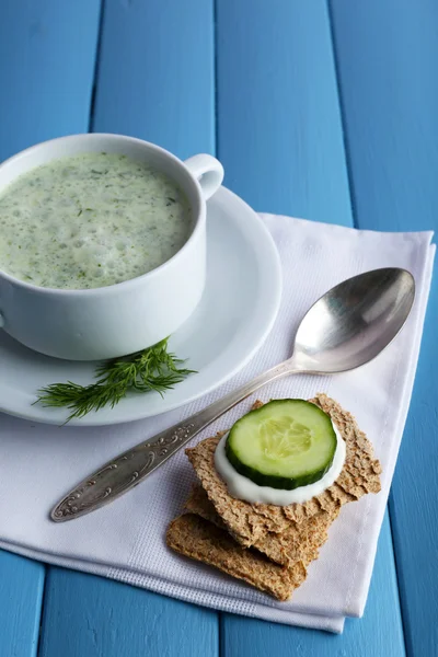 Cucumber soup in bowl — Stock Photo, Image