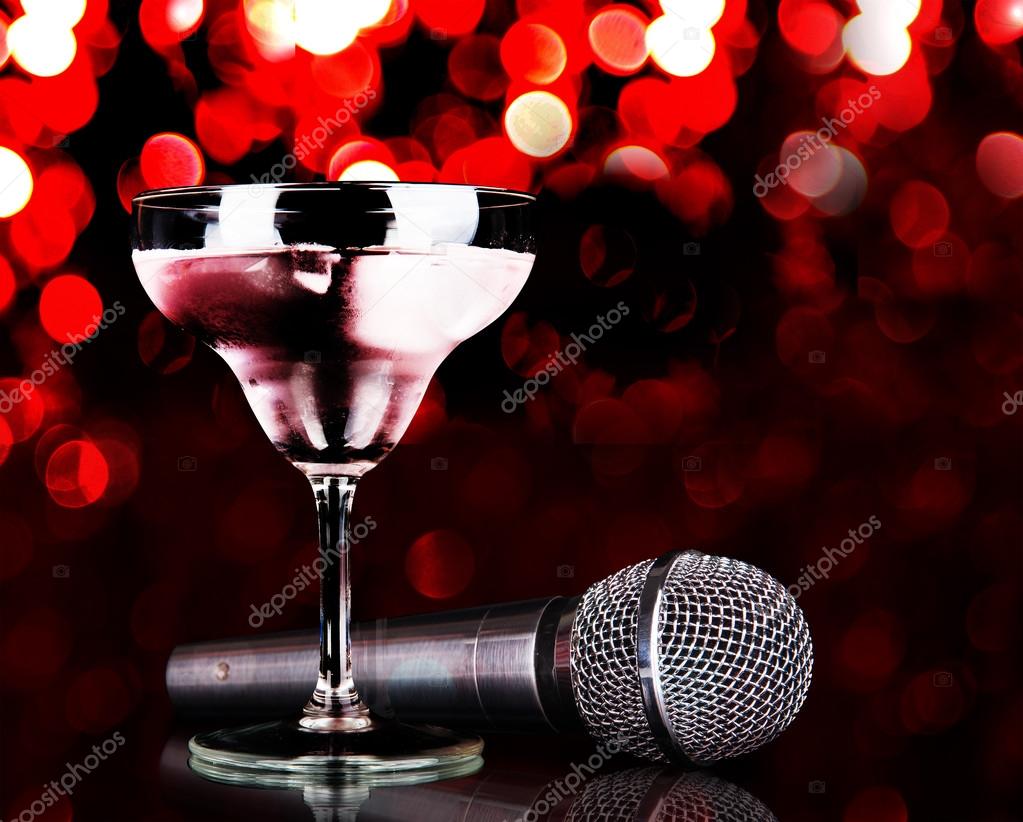 Karaoke bar fotos de stock, imágenes de Karaoke bar sin royalties |  Depositphotos