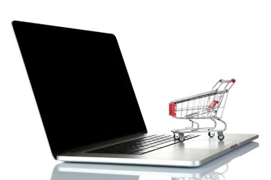 Beyaz arka plan üzerinde izole küçük alışveriş sepeti ile dizüstü bilgisayar