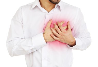 Göğüs ağrısı çeken bir adam - kalp krizi