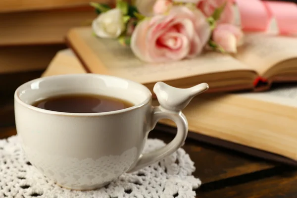 Tea with books and flowers — Stock Photo, Image