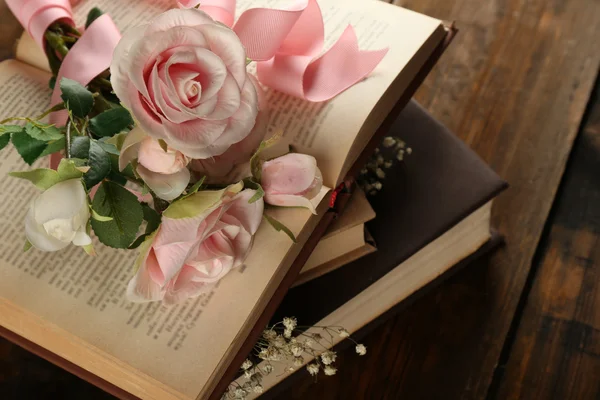 ᐈ Libros y rosas imágenes de stock, fotos rosa y libro | descargar en