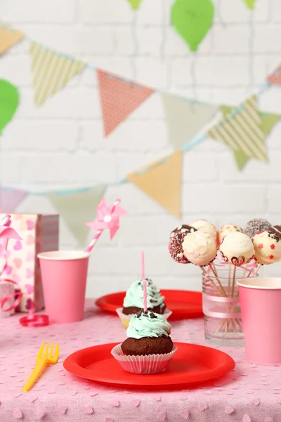 Připravené narozeninový stůl pro děti party — Stock fotografie