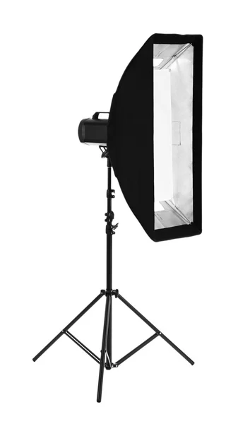 Fotocamera flash con soft box isolato su bianco — Foto Stock