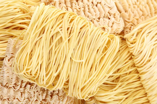Different dry instant noodles close-up background — Stock Photo, Image