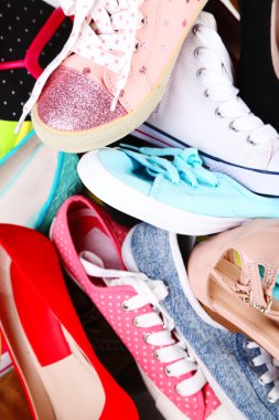 çeşitli kadın ayakkabı