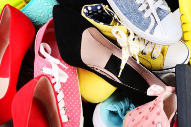 çeşitli kadın ayakkabı