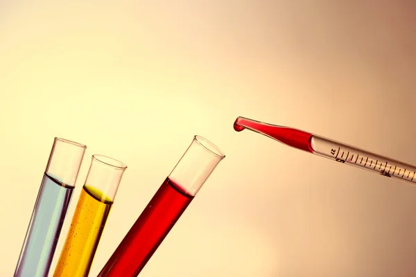 Pipette adding fluid — Stock Photo, Image